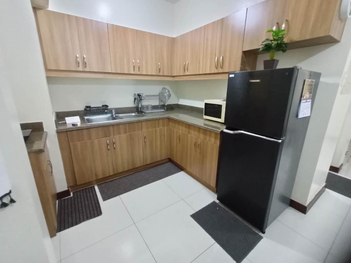 Acacia Estates Taguig Aparthotel Манила Екстериор снимка